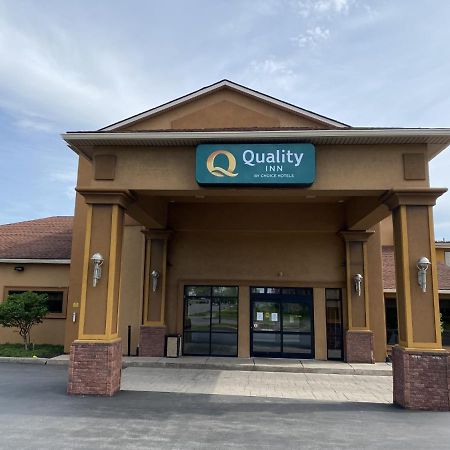Quality Inn Near Walden Galleria Mall Чийктоуага Екстериор снимка