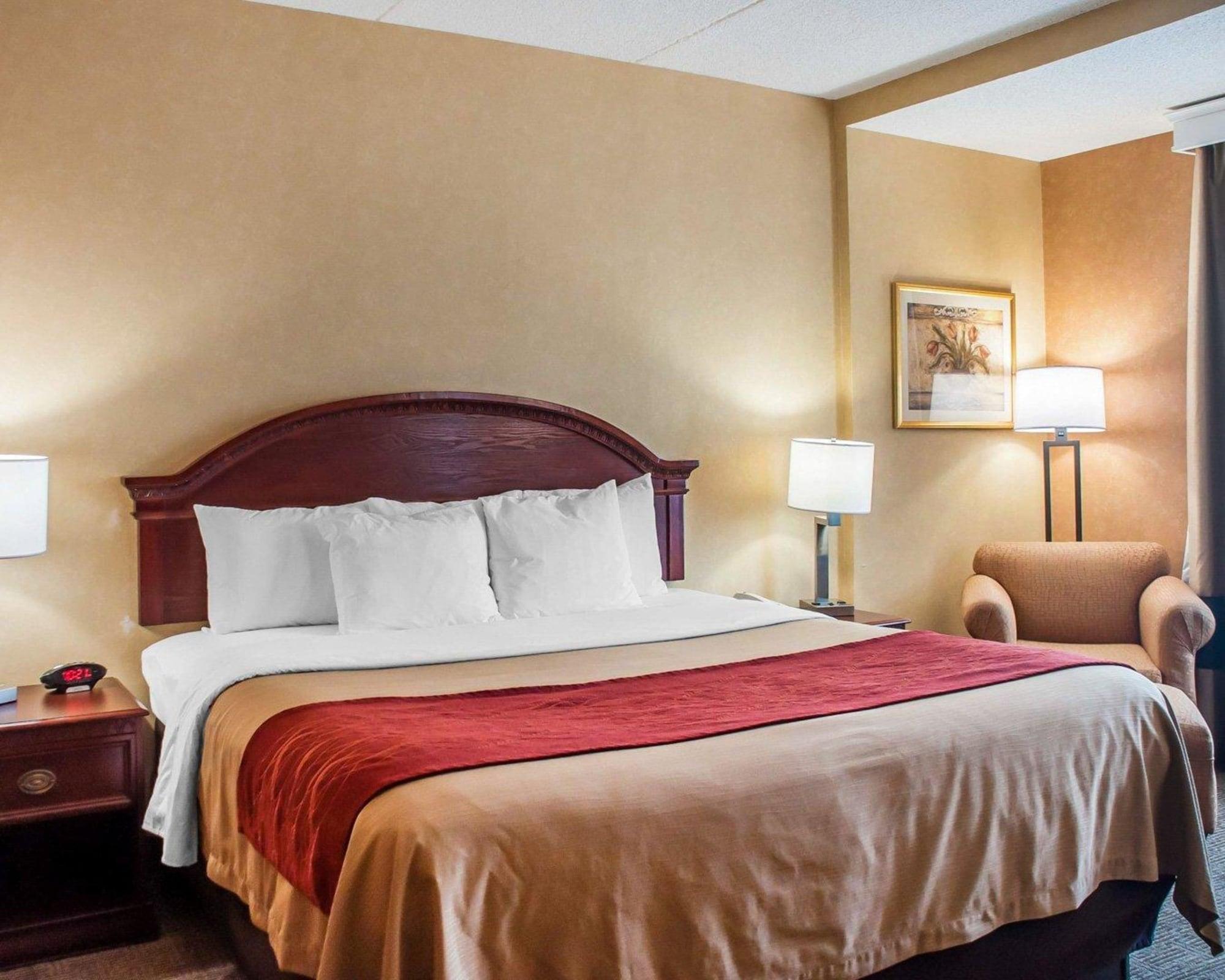 Quality Inn Near Walden Galleria Mall Чийктоуага Екстериор снимка