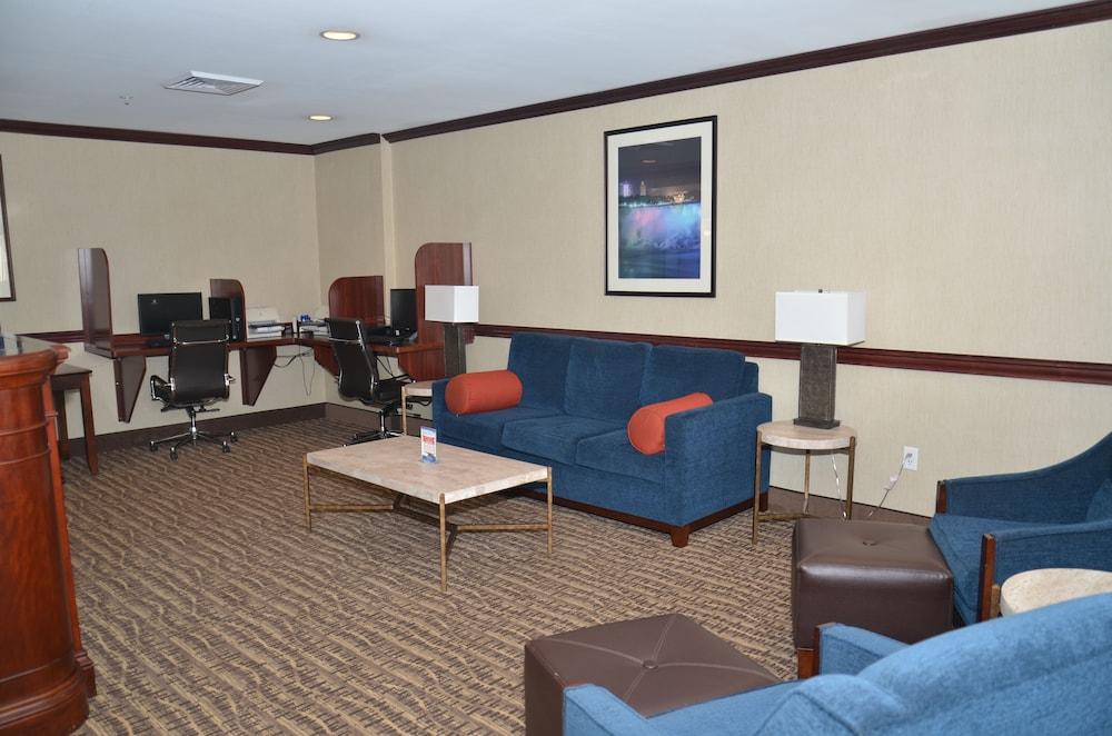 Quality Inn Near Walden Galleria Mall Чийктоуага Екстериор снимка