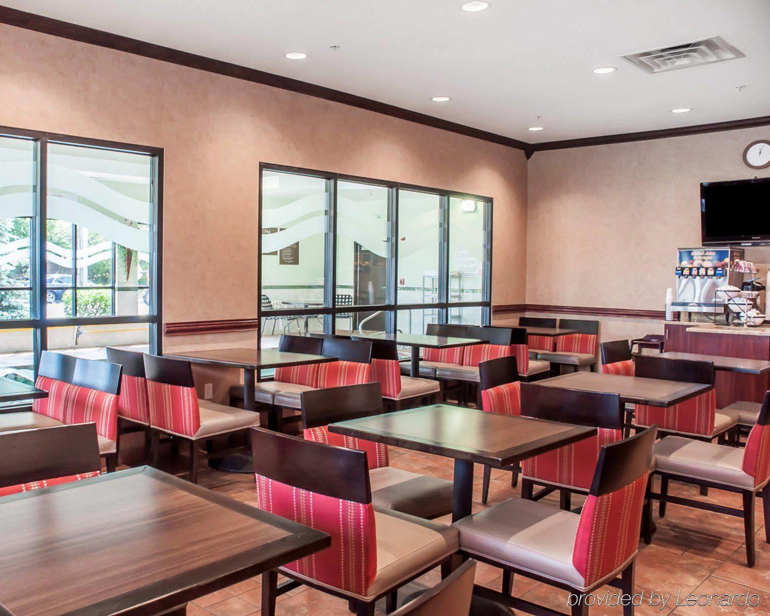 Quality Inn Near Walden Galleria Mall Чийктоуага Екстериор снимка