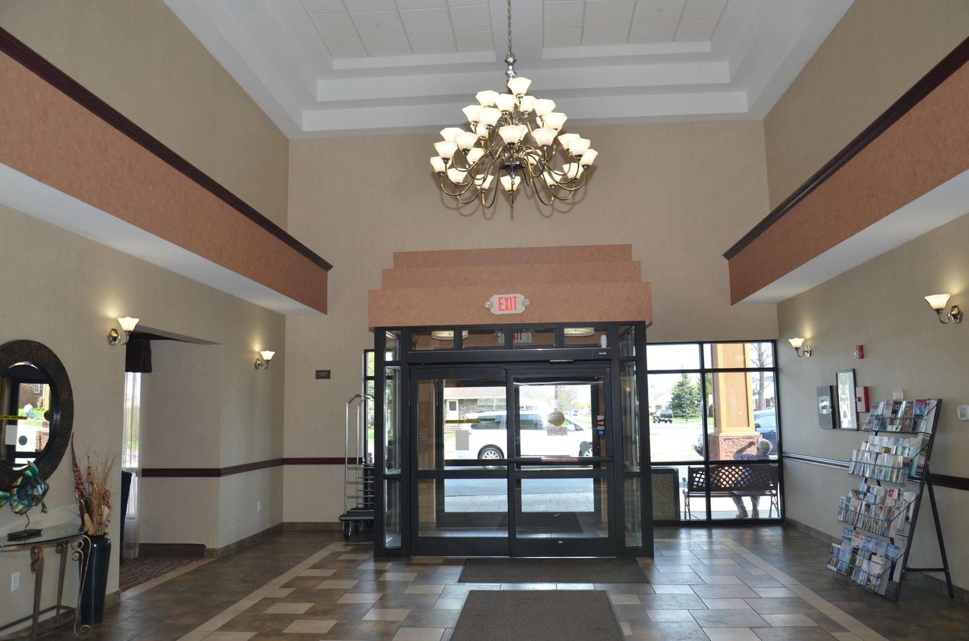 Quality Inn Near Walden Galleria Mall Чийктоуага Екстериор снимка