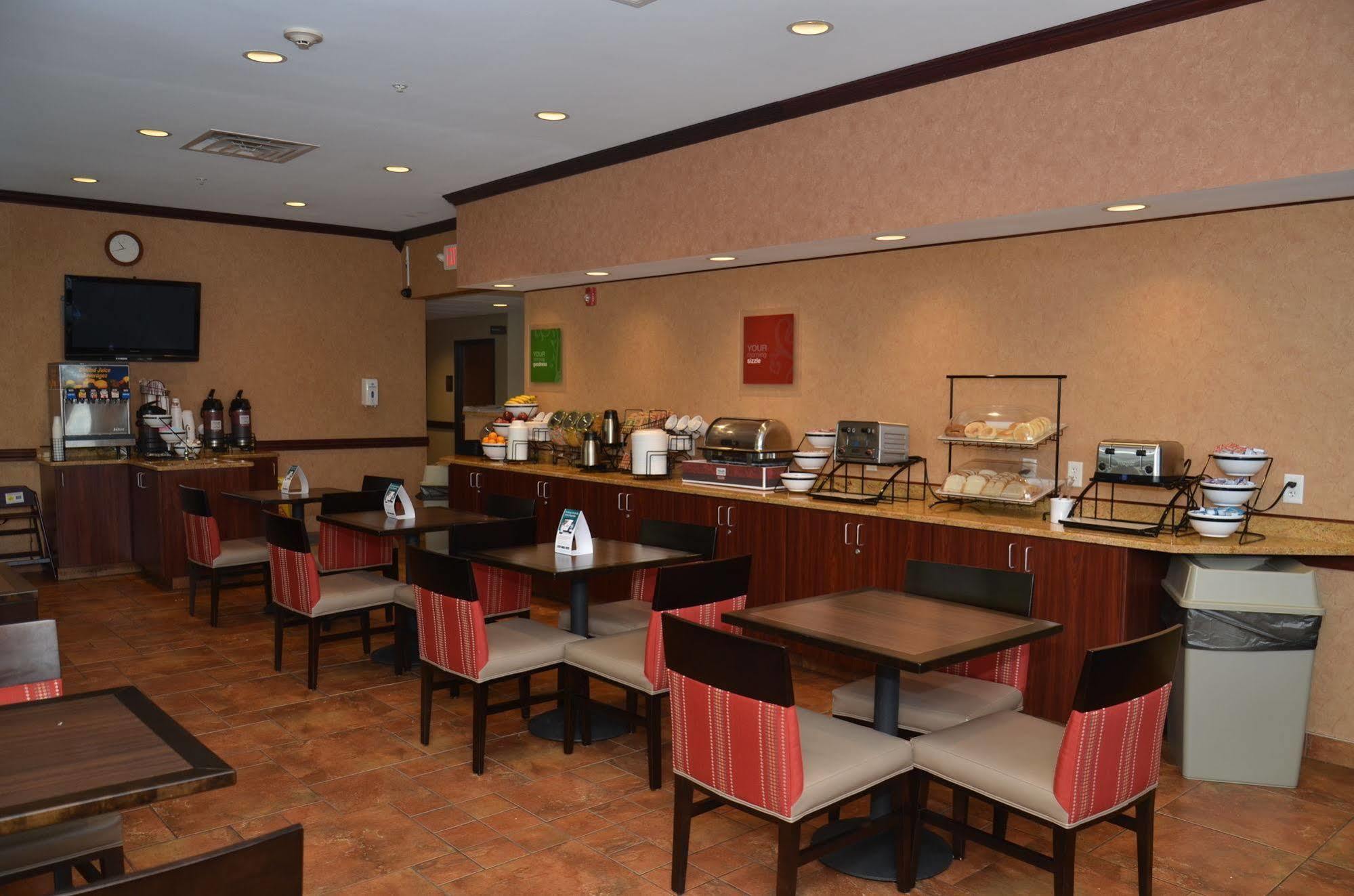 Quality Inn Near Walden Galleria Mall Чийктоуага Екстериор снимка