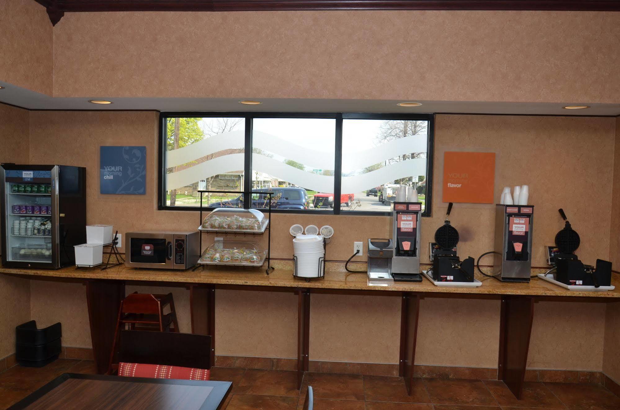 Quality Inn Near Walden Galleria Mall Чийктоуага Екстериор снимка