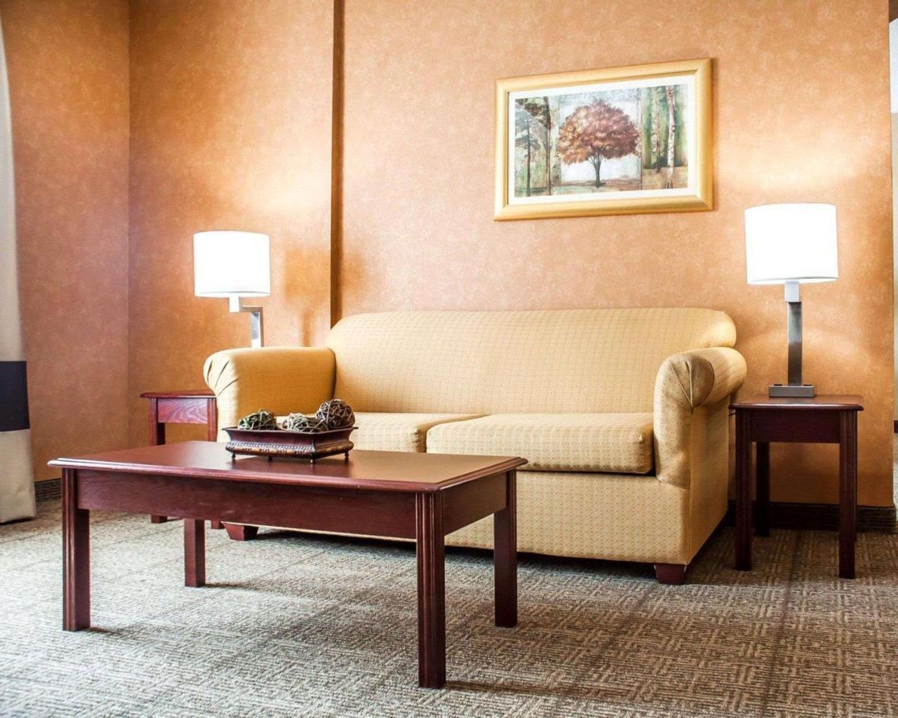Quality Inn Near Walden Galleria Mall Чийктоуага Екстериор снимка