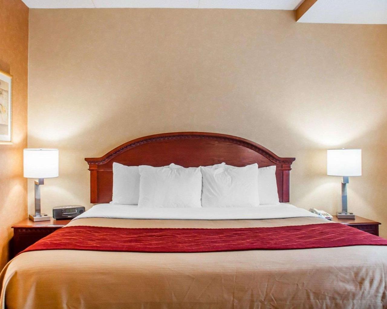 Quality Inn Near Walden Galleria Mall Чийктоуага Екстериор снимка