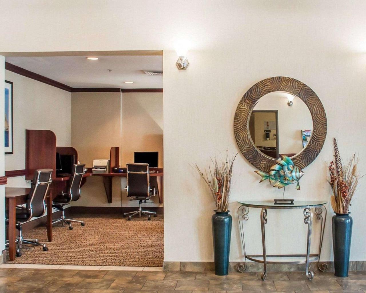 Quality Inn Near Walden Galleria Mall Чийктоуага Екстериор снимка