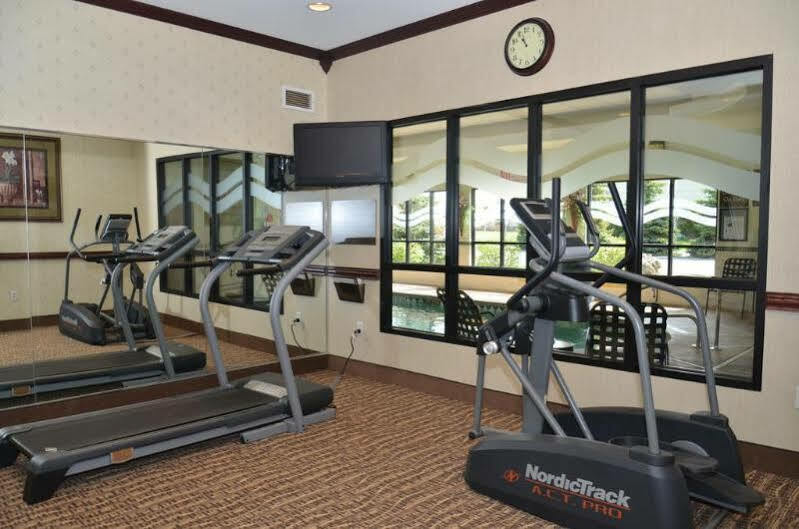 Quality Inn Near Walden Galleria Mall Чийктоуага Екстериор снимка