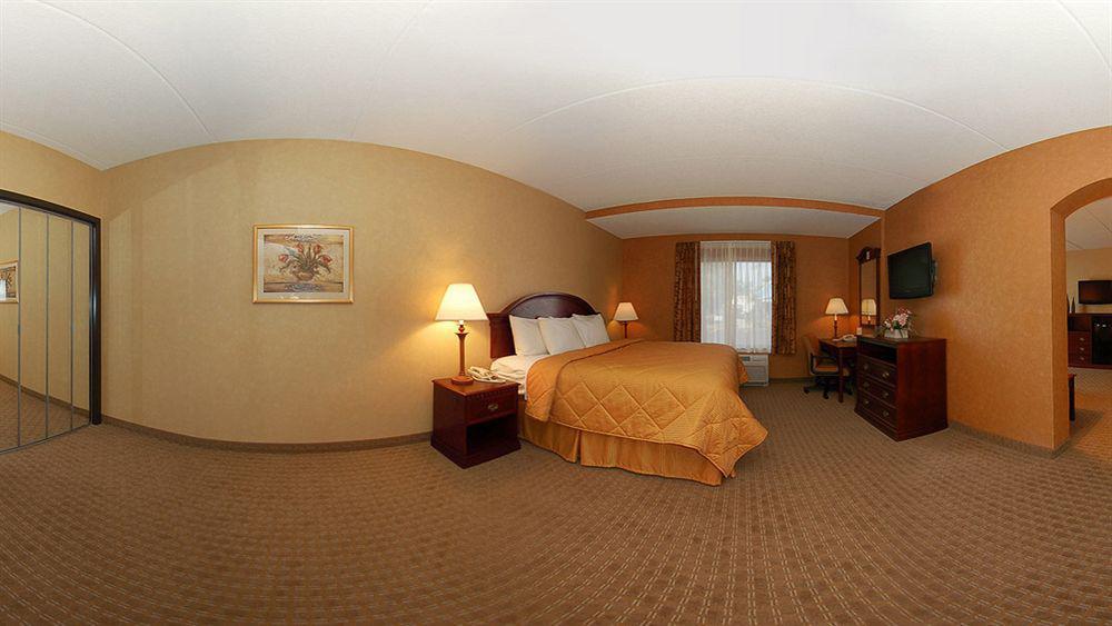 Quality Inn Near Walden Galleria Mall Чийктоуага Екстериор снимка
