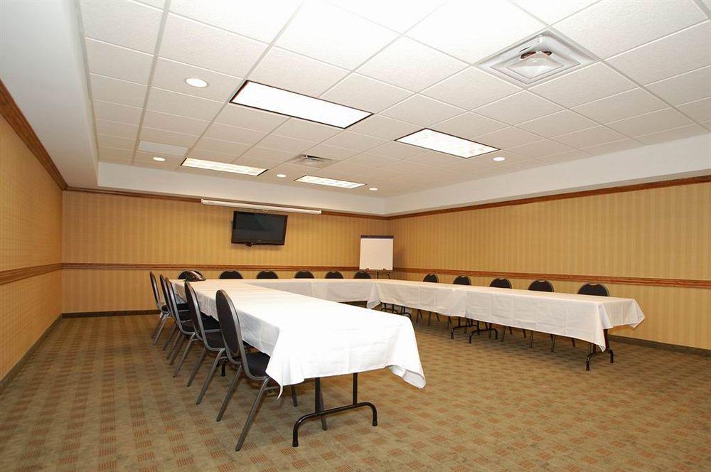 Quality Inn Near Walden Galleria Mall Чийктоуага Екстериор снимка